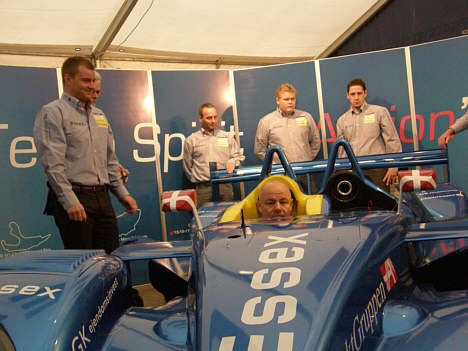 John Nielsen var den første til at prøvesidde den nye racer.
(Foto: Motorsporten.dk)